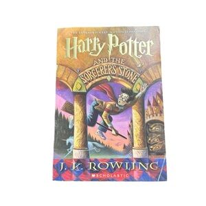 Harry Potter and the Sorcerer's Stone Book (Paperback - Used - Good Condition) 🪄